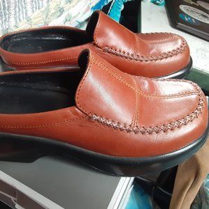 Dansko size 37 leather clogs